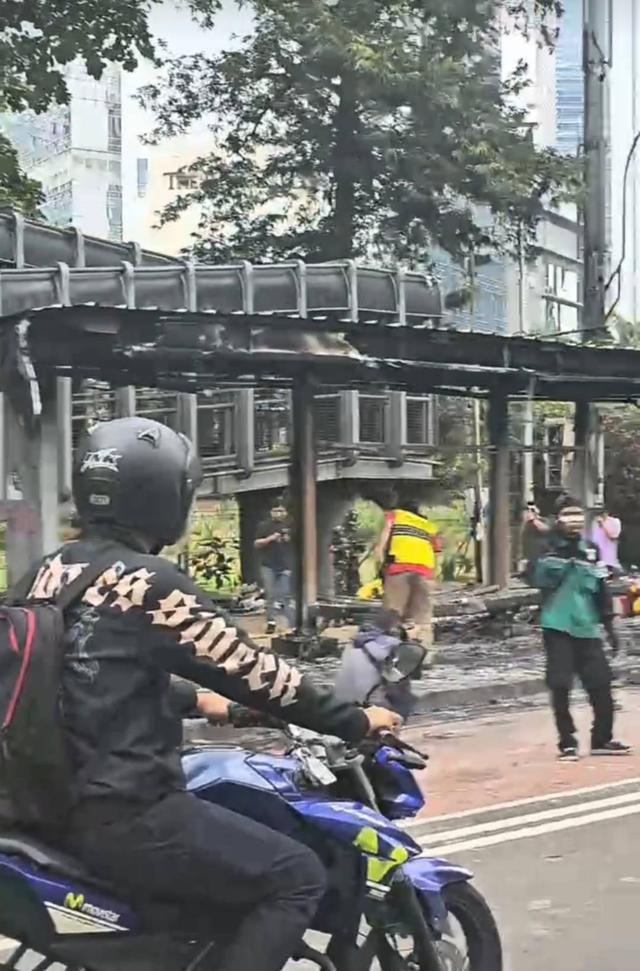 议 当地华人：多位政要住宅被洗劫CQ9电子游戏印尼爆发大规模抗(图4)