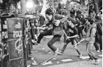 议 当地华人：多位政要住宅被洗劫CQ9电